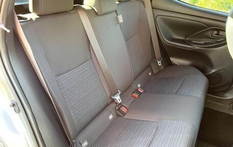 Toyota Yaris, 2022 год, 1 085 000 рублей, 10 фотография