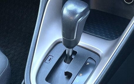 Toyota Yaris, 2022 год, 1 085 000 рублей, 13 фотография