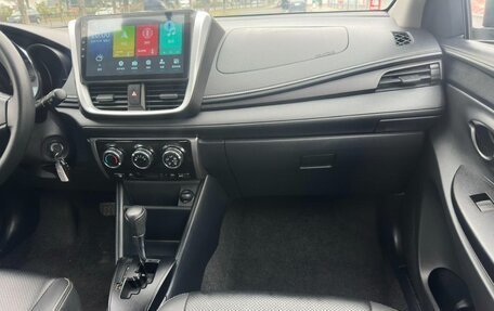 Toyota Yaris XP150 рестайлинг, 2022 год, 1 450 000 рублей, 19 фотография