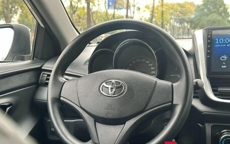 Toyota Yaris XP150 рестайлинг, 2022 год, 1 450 000 рублей, 15 фотография