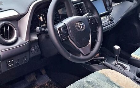 Toyota RAV4, 2017 год, 2 450 000 рублей, 4 фотография