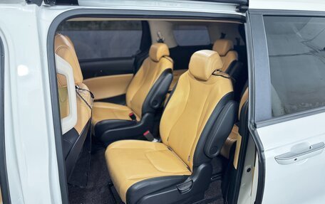 KIA Carnival, 2021 год, 3 800 000 рублей, 8 фотография