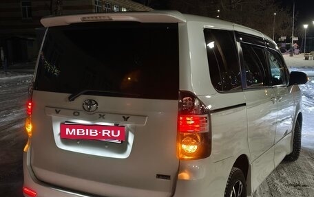 Toyota Voxy II, 2007 год, 1 550 000 рублей, 3 фотография