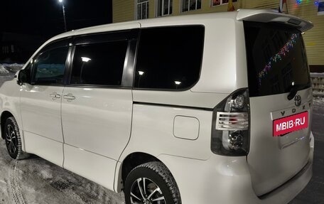 Toyota Voxy II, 2007 год, 1 550 000 рублей, 2 фотография