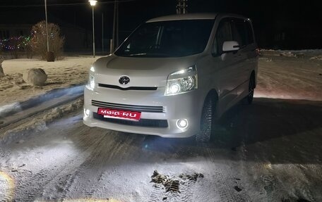 Toyota Voxy II, 2007 год, 1 550 000 рублей, 6 фотография