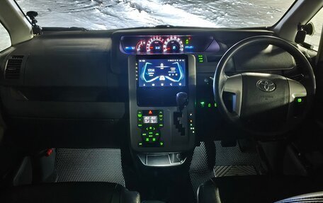 Toyota Voxy II, 2007 год, 1 550 000 рублей, 15 фотография