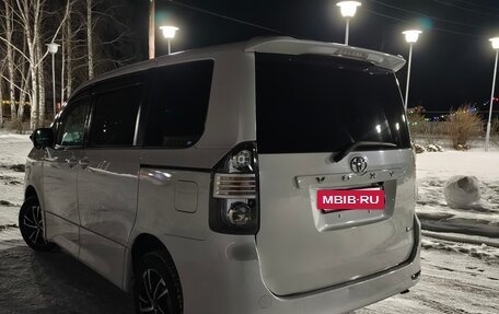 Toyota Voxy II, 2007 год, 1 550 000 рублей, 8 фотография