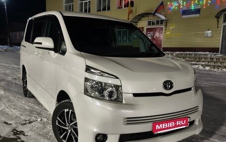 Toyota Voxy II, 2007 год, 1 550 000 рублей, 10 фотография