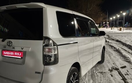 Toyota Voxy II, 2007 год, 1 550 000 рублей, 7 фотография