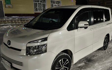 Toyota Voxy II, 2007 год, 1 550 000 рублей, 23 фотография