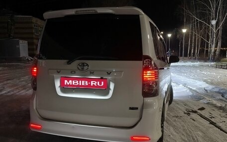 Toyota Voxy II, 2007 год, 1 550 000 рублей, 16 фотография