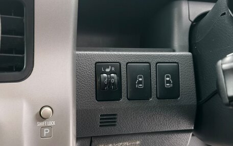 Toyota Voxy II, 2007 год, 1 550 000 рублей, 30 фотография