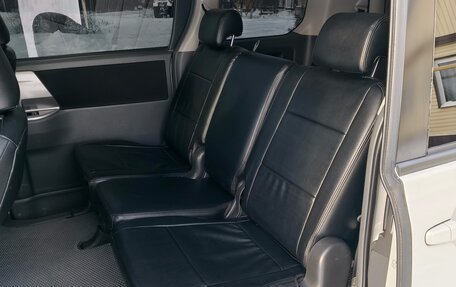 Toyota Voxy II, 2007 год, 1 550 000 рублей, 32 фотография