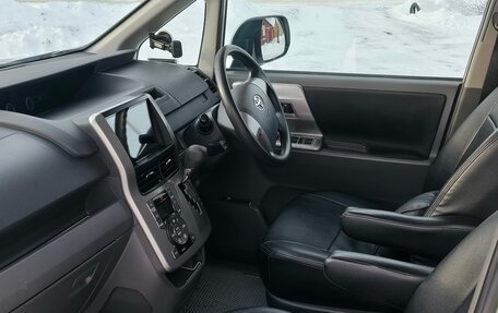 Toyota Voxy II, 2007 год, 1 550 000 рублей, 33 фотография