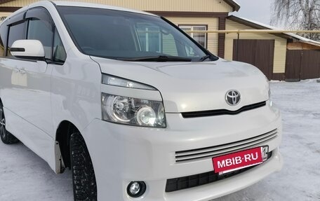 Toyota Voxy II, 2007 год, 1 550 000 рублей, 29 фотография