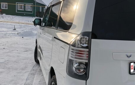 Toyota Voxy II, 2007 год, 1 550 000 рублей, 37 фотография