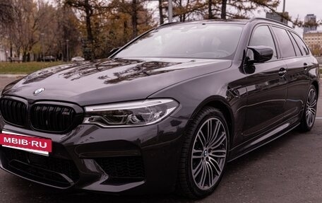 BMW 5 серия, 2019 год, 5 300 000 рублей, 2 фотография