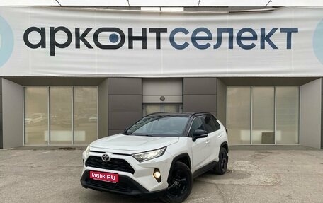 Toyota RAV4, 2021 год, 3 850 000 рублей, 1 фотография