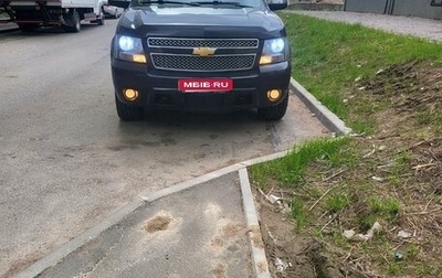 Chevrolet Tahoe III, 2013 год, 1 980 000 рублей, 1 фотография