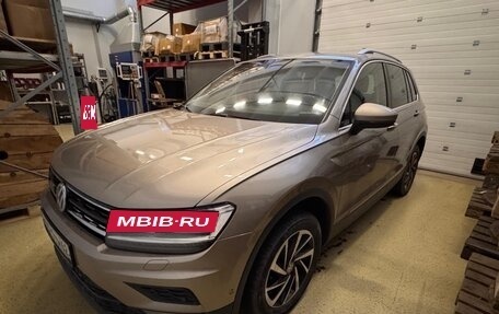 Volkswagen Tiguan II, 2018 год, 2 200 000 рублей, 1 фотография