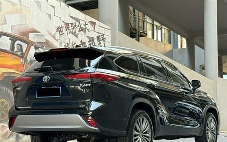 Toyota Highlander, 2024 год, 5 300 000 рублей, 2 фотография