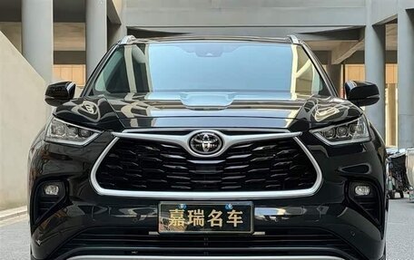 Toyota Highlander, 2024 год, 5 300 000 рублей, 3 фотография