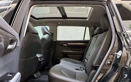 Toyota Highlander, 2024 год, 5 300 000 рублей, 13 фотография