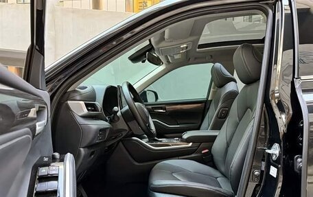 Toyota Highlander, 2024 год, 5 300 000 рублей, 12 фотография