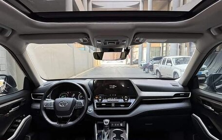 Toyota Highlander, 2024 год, 5 300 000 рублей, 7 фотография