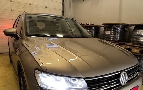 Volkswagen Tiguan II, 2018 год, 2 200 000 рублей, 4 фотография