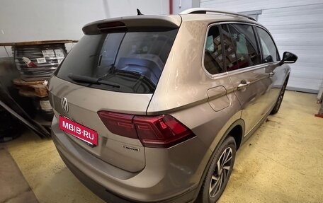 Volkswagen Tiguan II, 2018 год, 2 200 000 рублей, 2 фотография