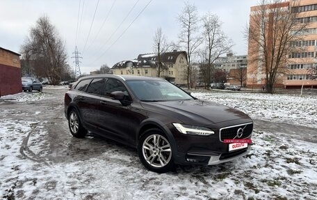 Volvo V90 Cross Country I рестайлинг, 2017 год, 2 720 000 рублей, 2 фотография