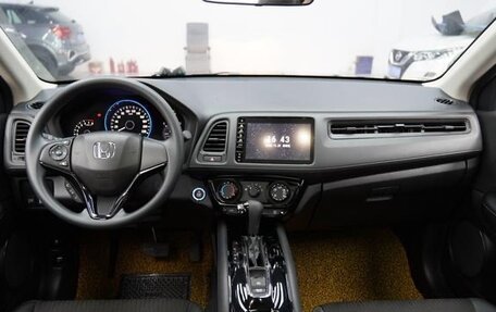 Honda Vezel, 2022 год, 1 290 000 рублей, 9 фотография