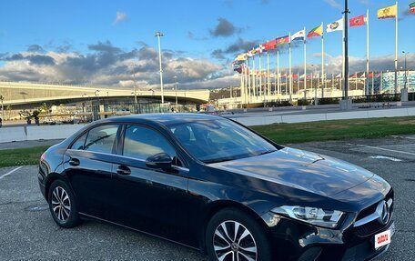 Mercedes-Benz A-Класс, 2019 год, 2 700 000 рублей, 2 фотография