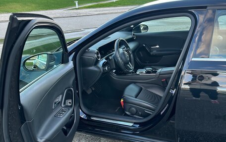 Mercedes-Benz A-Класс, 2019 год, 2 700 000 рублей, 10 фотография