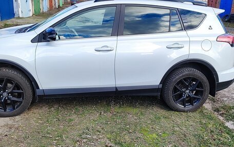 Toyota RAV4, 2018 год, 2 150 000 рублей, 3 фотография