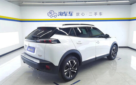 Peugeot 2008 II, 2022 год, 1 300 000 рублей, 4 фотография