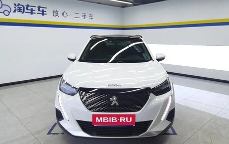 Peugeot 2008 II, 2022 год, 1 300 000 рублей, 2 фотография