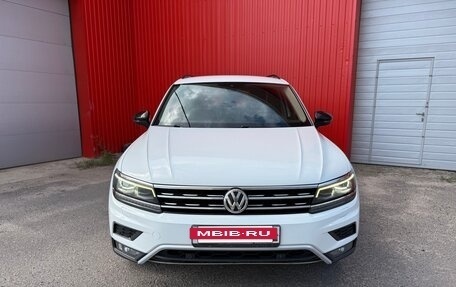 Volkswagen Tiguan II, 2019 год, 2 450 000 рублей, 3 фотография