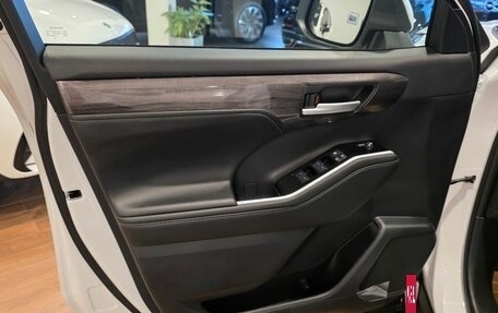 Toyota Highlander, 2025 год, 6 190 000 рублей, 22 фотография