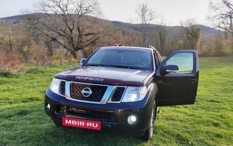 Nissan Pathfinder, 2010 год, 1 700 000 рублей, 2 фотография