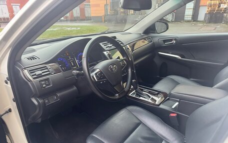 Toyota Camry, 2017 год, 2 270 000 рублей, 9 фотография