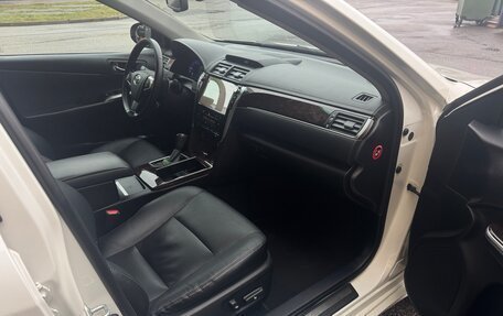 Toyota Camry, 2017 год, 2 270 000 рублей, 10 фотография