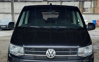 Volkswagen Multivan T6 рестайлинг, 2017 год, 2 700 000 рублей, 1 фотография