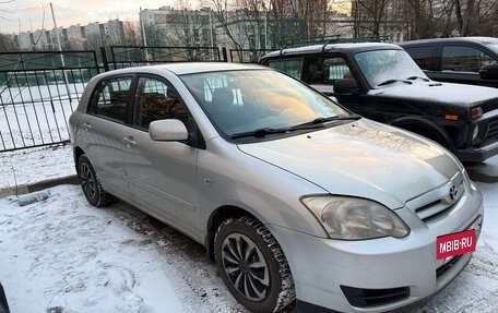 Toyota Corolla, 2004 год, 550 000 рублей, 3 фотография