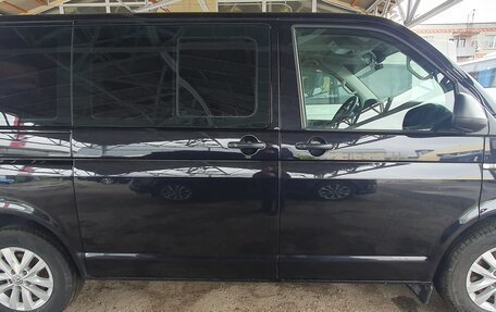 Volkswagen Multivan T6 рестайлинг, 2017 год, 2 700 000 рублей, 5 фотография