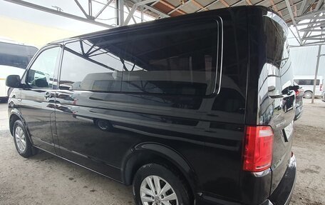 Volkswagen Multivan T6 рестайлинг, 2017 год, 2 700 000 рублей, 8 фотография