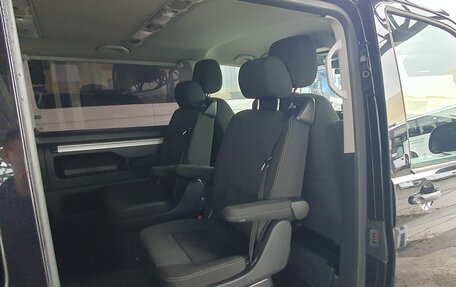 Volkswagen Multivan T6 рестайлинг, 2017 год, 2 700 000 рублей, 10 фотография