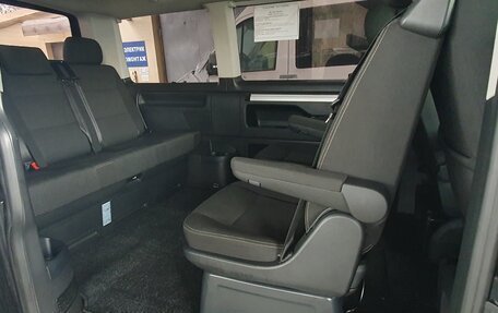 Volkswagen Multivan T6 рестайлинг, 2017 год, 2 700 000 рублей, 12 фотография