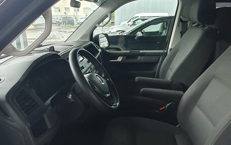 Volkswagen Multivan T6 рестайлинг, 2017 год, 2 700 000 рублей, 16 фотография